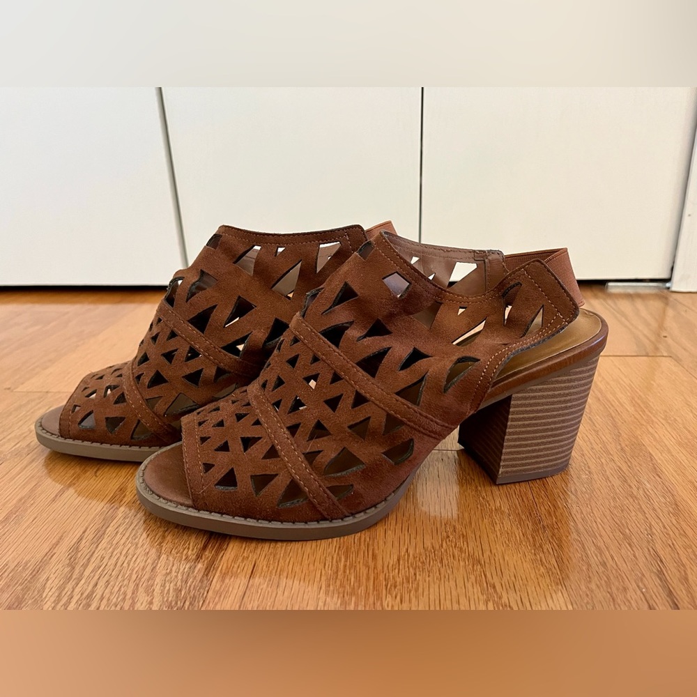 Soda-Brown Laser Cut Geometric Sandal Heels. size 10. - Picture 2 of 9